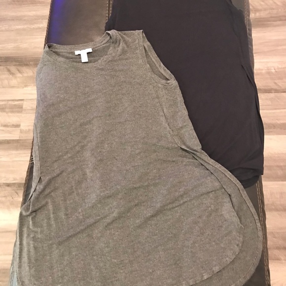 Host Pick🌟Pair of Tank Tops - Picture 3 of 16